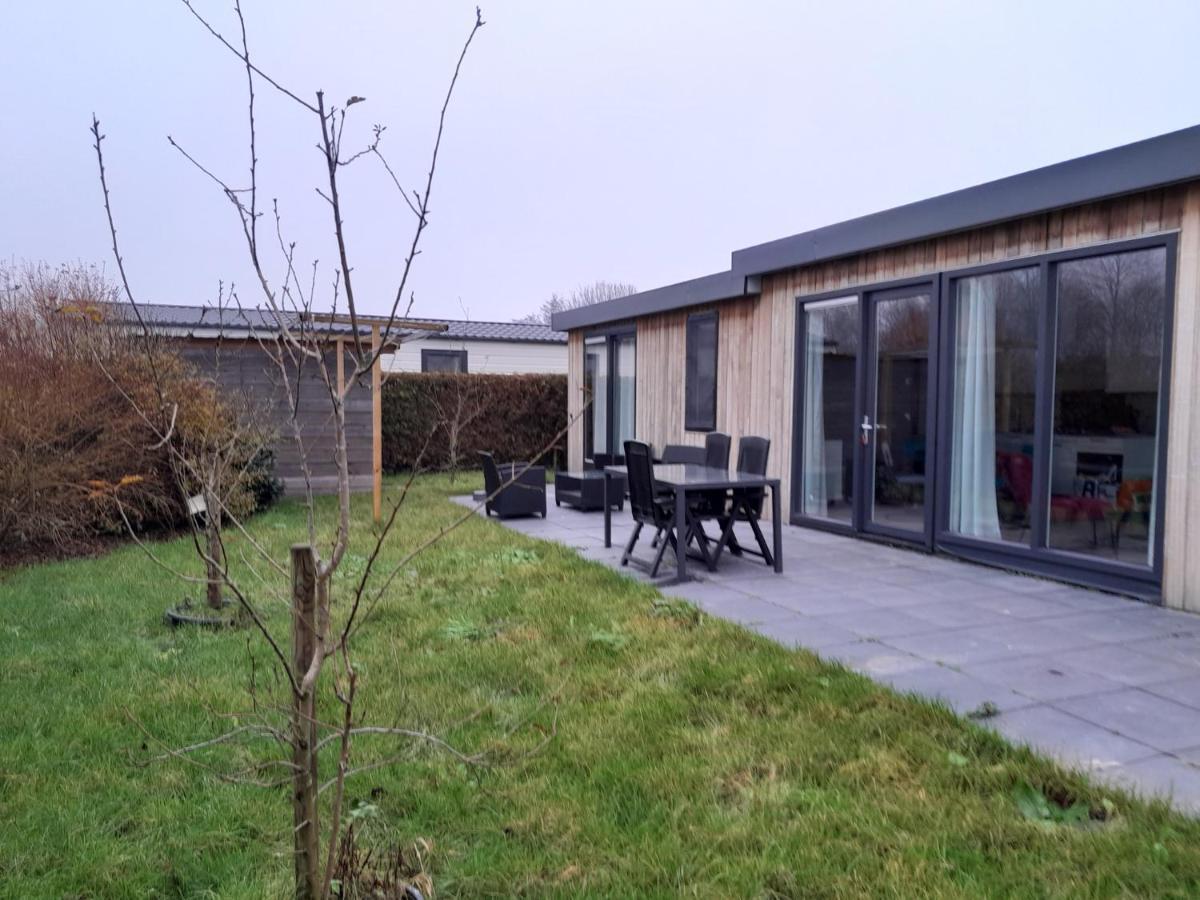 Luxe 5 Persoons Bungalow Op Rustig Vakantiepark Nabij Leeuwarden Dronrijp Exterior photo